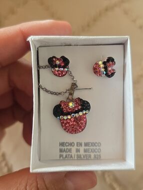 Minnie Mouse Earrings And Necklace Set New In Box